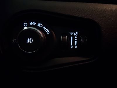 2023 Jeep Renegade — photo 13 view
