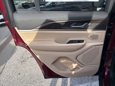 2026 Jeep Grand Cherokee — photo 38 view