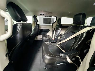 2023 Chrysler Pacifica — photo 25 view