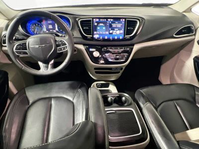 2023 Chrysler Pacifica — photo 26 view