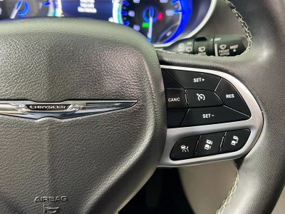 2023 Chrysler Pacifica — photo 17 view