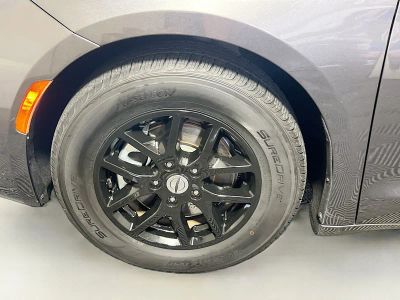2023 Chrysler Pacifica — photo 11 view