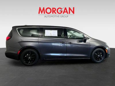 2023 Chrysler Pacifica — side profile view