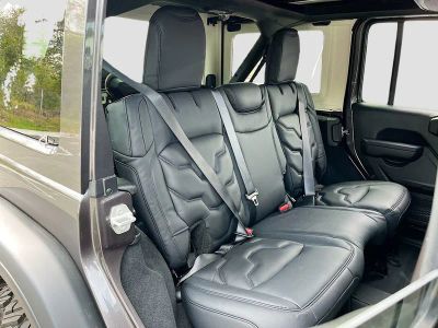 2025 Jeep Wrangler — photo 25 view
