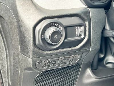 2025 Jeep Wrangler — photo 10 view