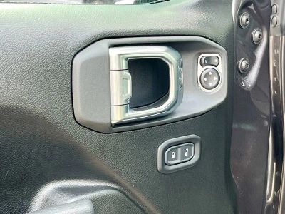 2025 Jeep Wrangler — photo 17 view