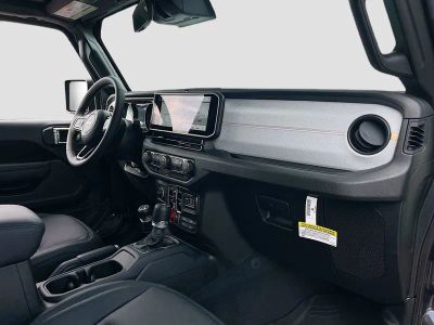 2025 Jeep Wrangler — photo 27 view