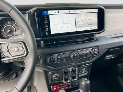 2025 Jeep Wrangler — photo 14 view