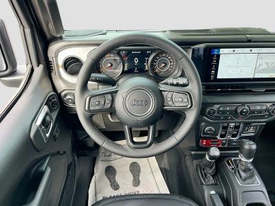 2025 Jeep Wrangler — photo 21 view