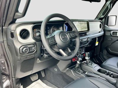 2025 Jeep Wrangler — photo 9 view