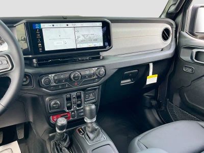 2025 Jeep Wrangler — photo 22 view