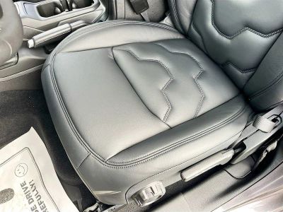 2025 Jeep Wrangler — photo 18 view