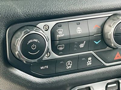 2025 Jeep Wrangler — photo 19 view