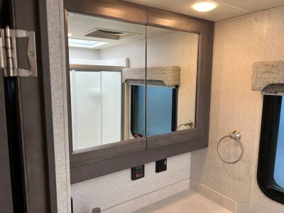 2023 Thor Motor Coach PALAZZO — photo 23 view