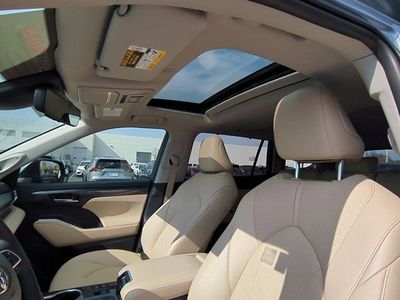 2023 Toyota Highlander - Photo 10