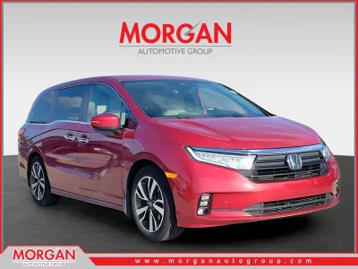 2022 Honda Odyssey Touring in Radiant Red Metallic II — front three-quarter view