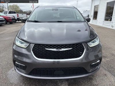 2023 Chrysler Pacifica — side profile view