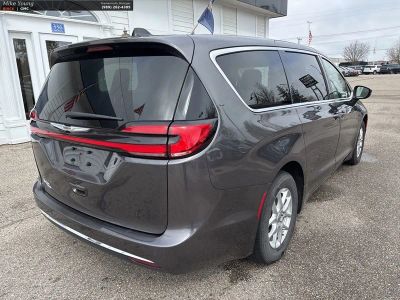 2023 Chrysler Pacifica — detail view