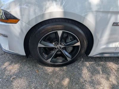 2019 Ford Mustang - Photo 9