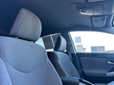 2014 Toyota Prius - Photo 17