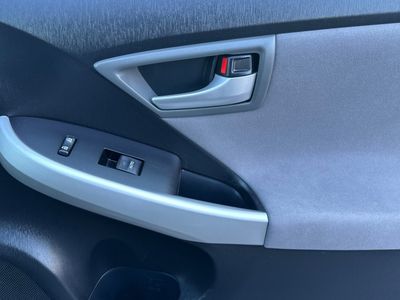 2014 Toyota Prius - Photo 18