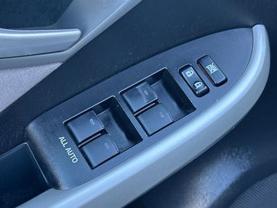 2014 Toyota Prius - Photo 13