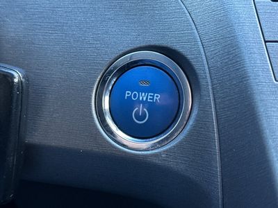 2014 Toyota Prius - Photo 23