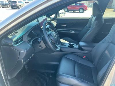 2024 Toyota Venza — photo 9 view