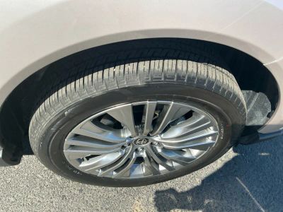 2024 Toyota Venza — photo 22 view