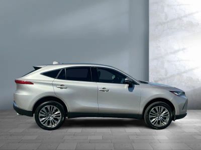 2024 Toyota Venza — photo 7 view