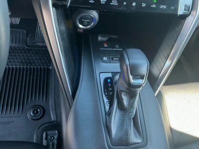 2024 Toyota Venza — photo 12 view