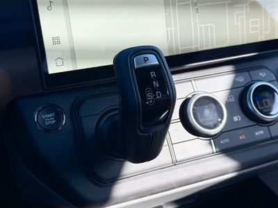 2026 Land Rover Defender 90 - Photo 29