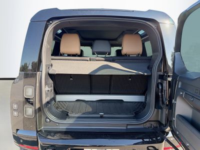 2026 Land Rover Defender 90 - Photo 12