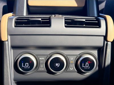 2026 Land Rover Defender 90 - Photo 20
