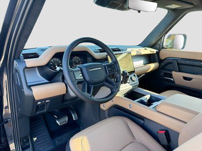 2026 Land Rover Defender 90 - Photo 26