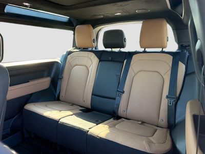 2026 Land Rover Defender 90 - Photo 21