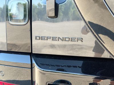 2026 Land Rover Defender 90 - Photo 11