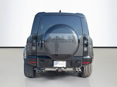 2026 Land Rover Defender 90 - Photo 4