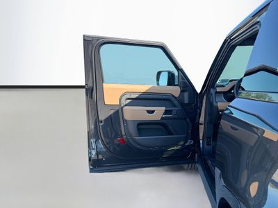 2026 Land Rover Defender 90 - Photo 22