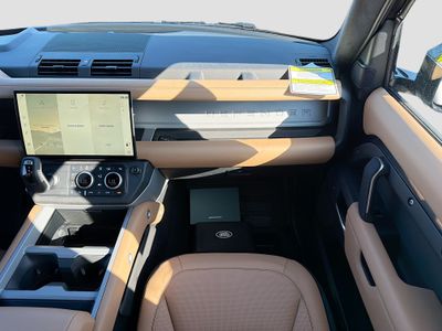 2026 Land Rover Defender 90 - Photo 18
