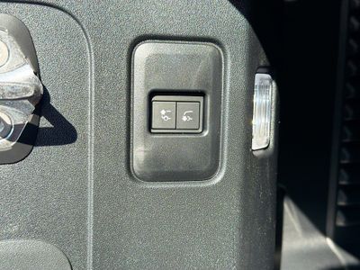 2026 Land Rover Defender 90 - Photo 44