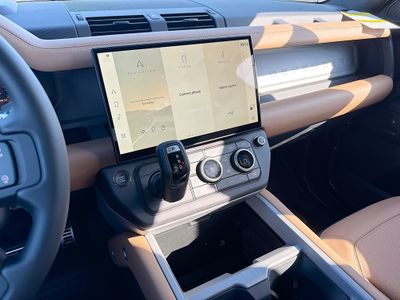 2026 Land Rover Defender 90 - Photo 28