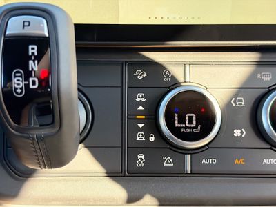2026 Land Rover Defender 90 - Photo 30