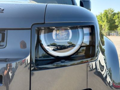 2026 Land Rover Defender 90 - Photo 9