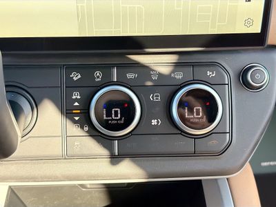 2026 Land Rover Defender 90 - Photo 35