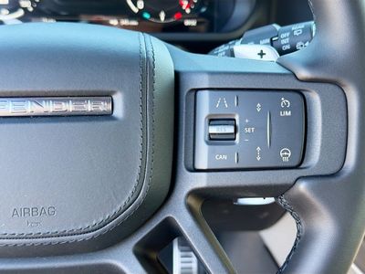 2026 Land Rover Defender 90 - Photo 39