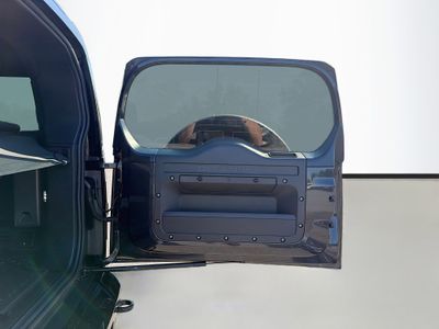 2026 Land Rover Defender 90 - Photo 13