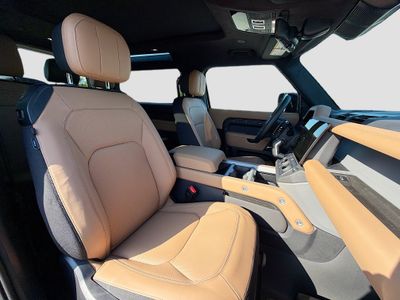 2026 Land Rover Defender 90 - Photo 15