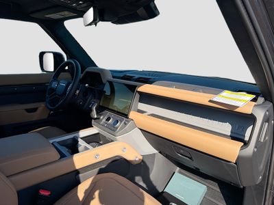 2026 Land Rover Defender 90 - Photo 14