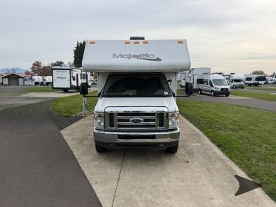 2018 Thor Motor Coach Majestic — rear three-quarter view